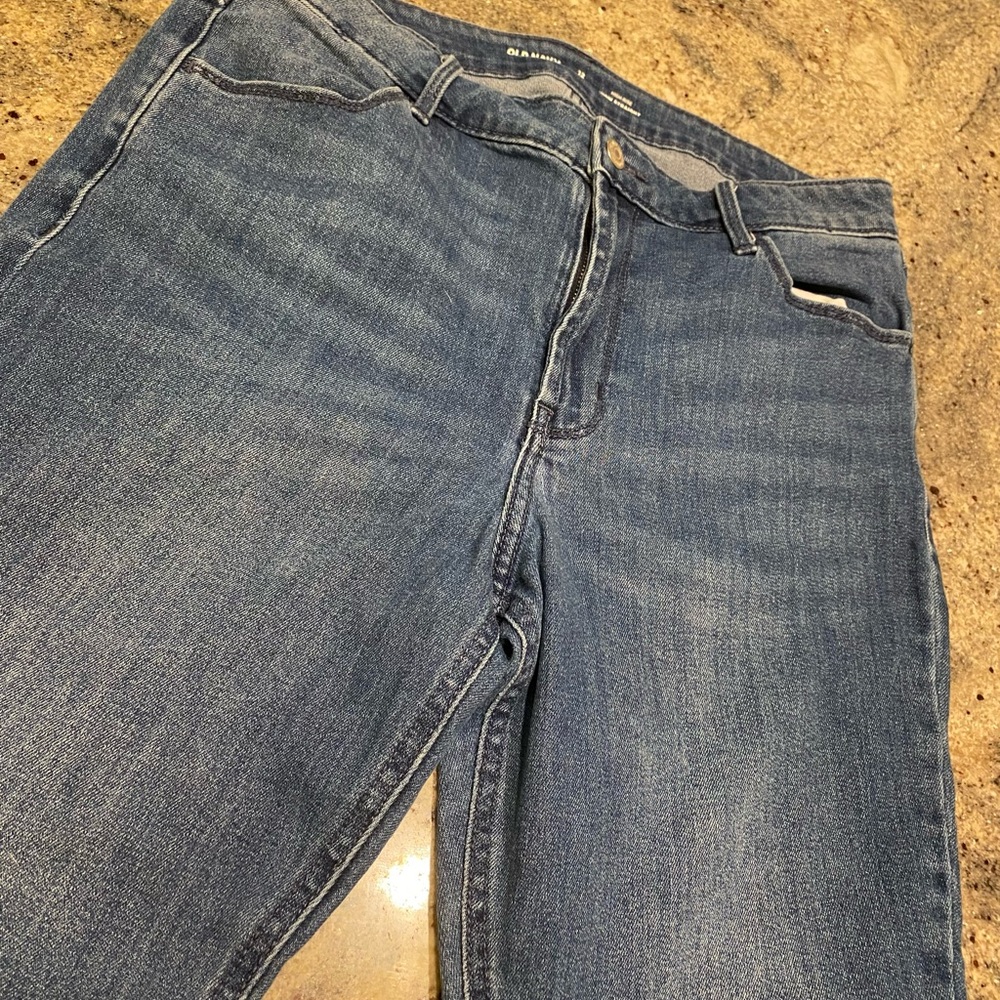 Old Navy Women’s High-Rise Straight Fit Blue Jeans